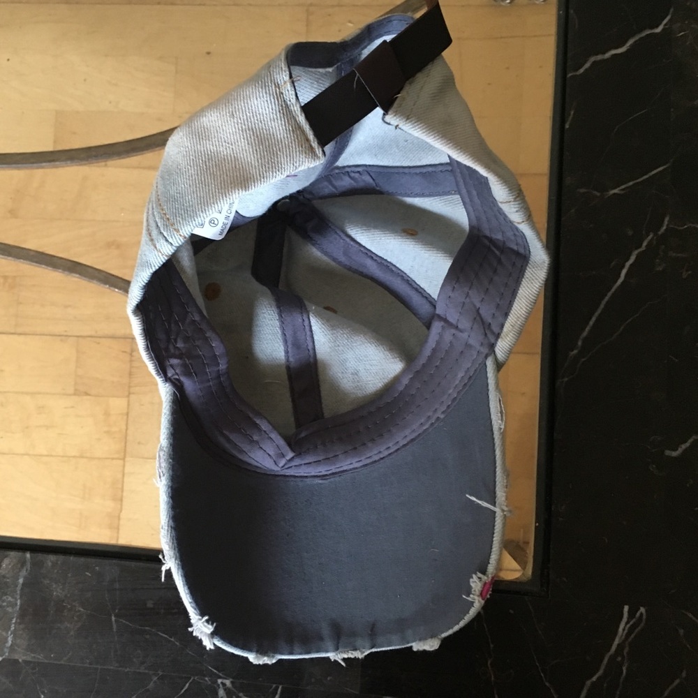 Ladies hat - Picture 3 of 3